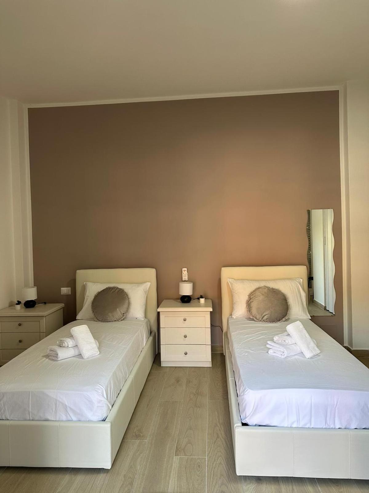 The Roman Guesthouse Bagian luar foto