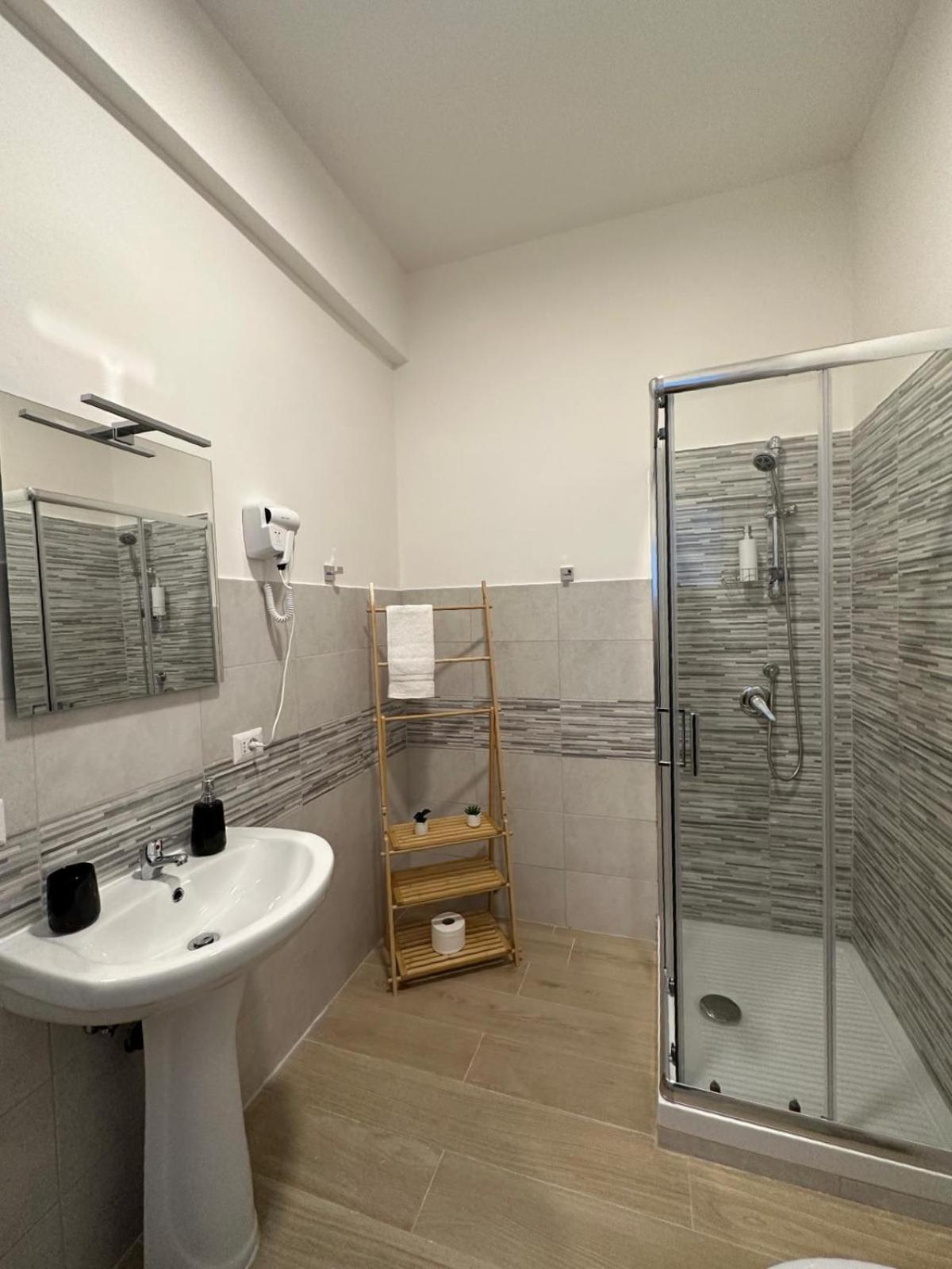 The Roman Guesthouse Bagian luar foto