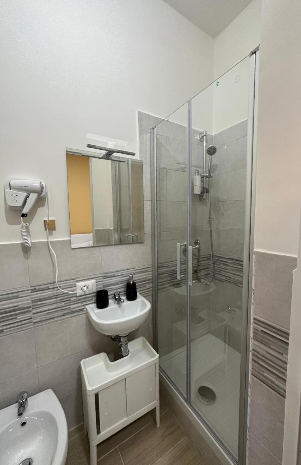 The Roman Guesthouse Bagian luar foto